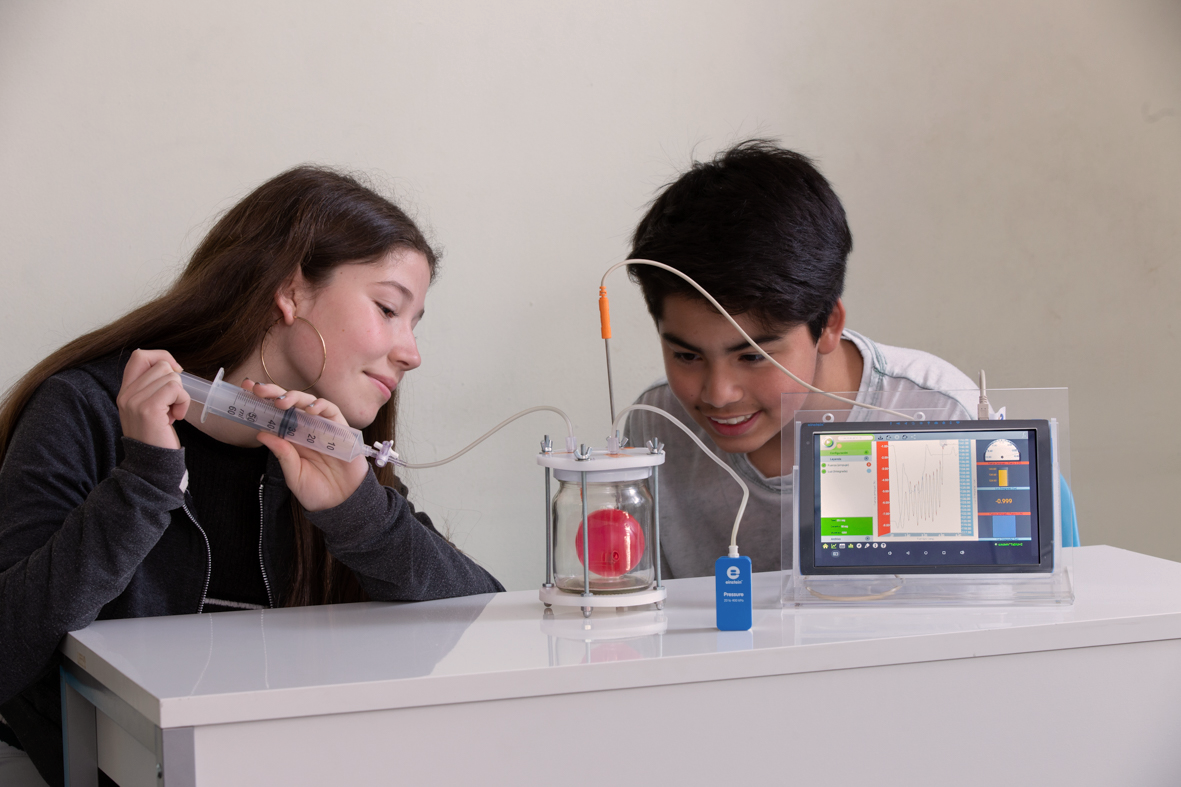 Estudiantes con máscaras del programa SIGA