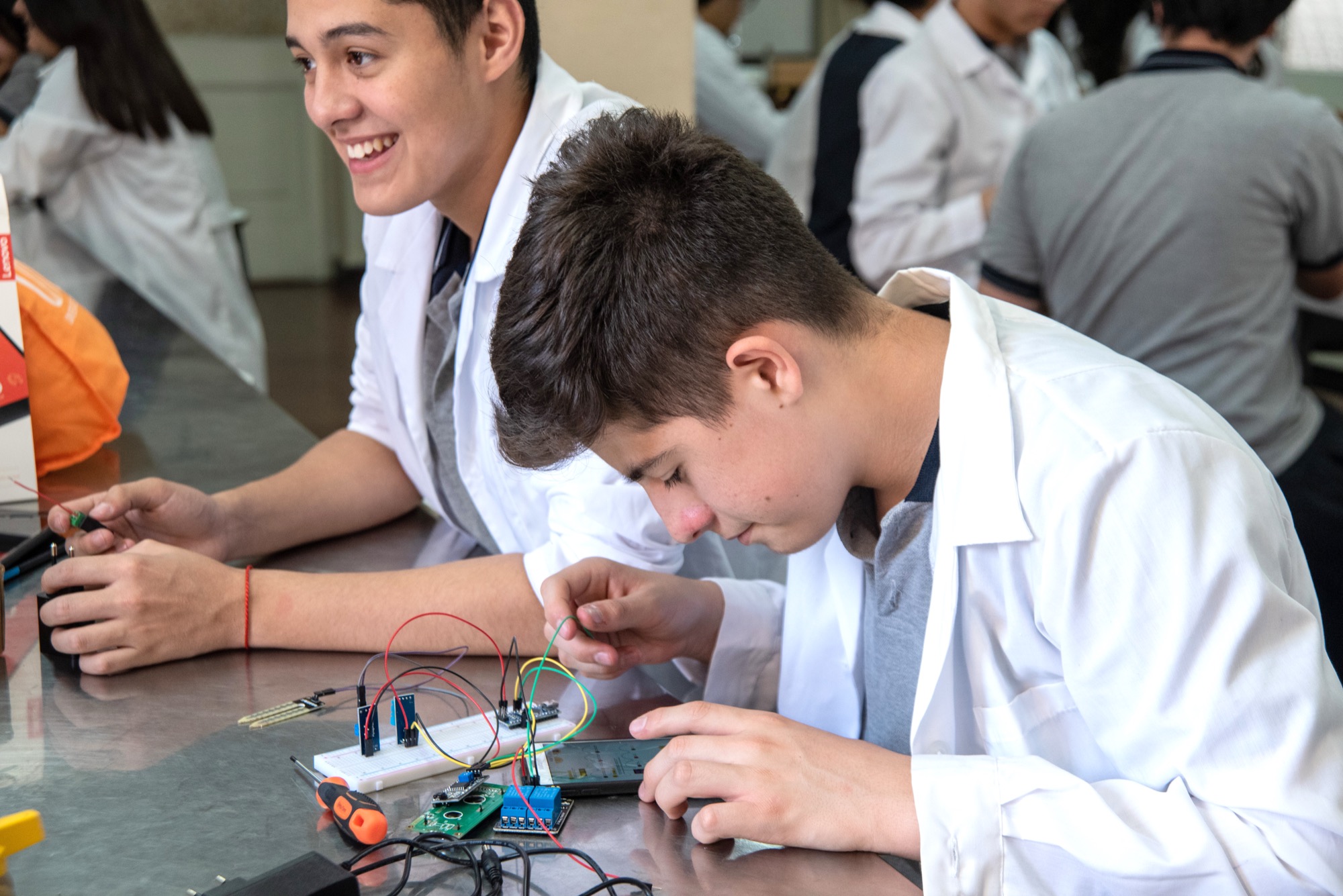 Electrónica y construcción en aula